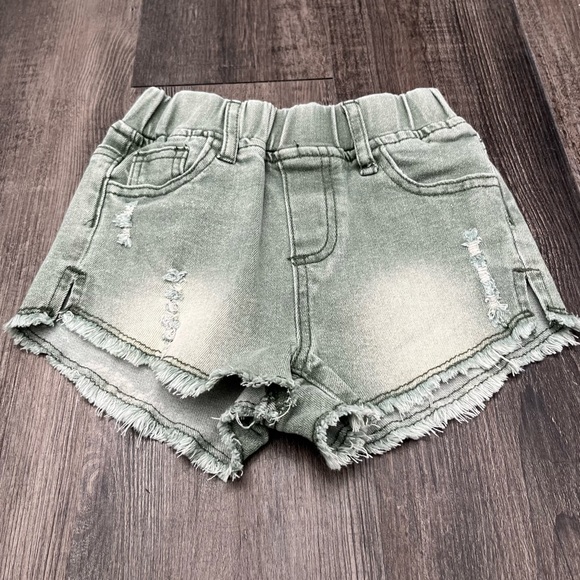 Little Bipsy green shorts - Picture 3 of 9